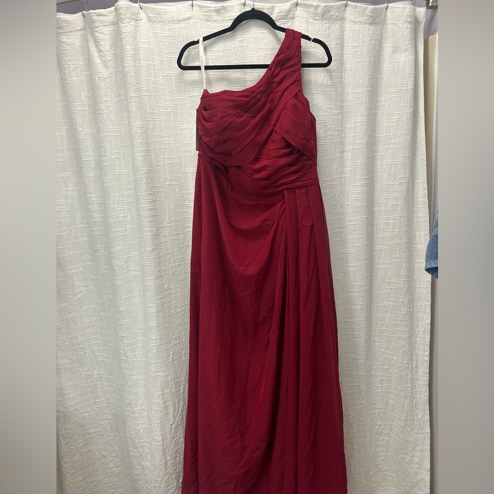 Elegant One-Shoulder Maroon Dress